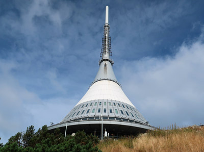 Auenansicht des Hotls auf dem Jeschken