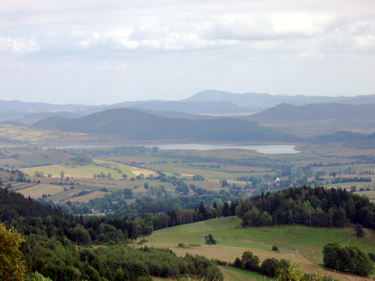 Vor dem Ort Trutnov (Trautenau) wird die Landschaft flacher