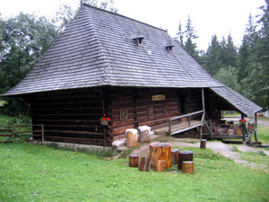 Zu besichtigendes Haus im Museumsdorf Oravskej dediny