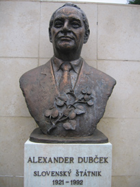 Im Burggarten von Bratislava ein Gedenkstein fr Alexander Dubcek