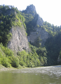 Kalksteinwnde sind vor allem auf polnischem Gebiet entlang des Dunajec (Dunajetz) zu sehen