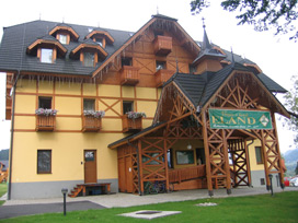 Eingang zum Hotel Eland am Ortsrand von Spisska Stara Ves
