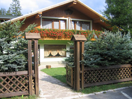 Eingang zur Pension Lesnica im Ort Cingov (Slowakisches Paradies)