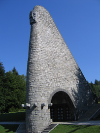 Zur Erinnerung an die verlustreiche Schlacht am Dukla-Pass wurde dieses Kriegsdenkmal errichtet