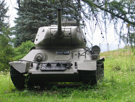 T 34 Panzer markieren den Frontverlauf im September/Oktober 1944 beim Dukla-Pass