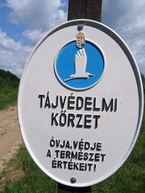 Hinweisschild zum Naturschutzgebiet Zemplni - hegysg (Zempliner Gebirge)