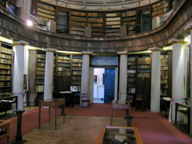 In der Bibliothek des Reformierten Kollegiums in Sarospatak mit seinen 30.000 alten Bchern