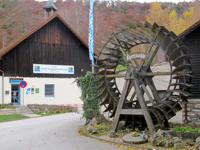 Freizeitzentrum Kratzmhle. Die Altmhl wurde zu einem Badesee aufgestaut. 