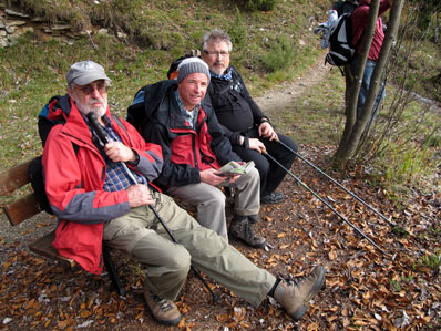 Rast auf dem Panoramaweg: Klaus, Roland und Hanjo