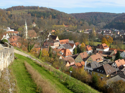 Blick von der Burganlage auf den Ort Pappenheim