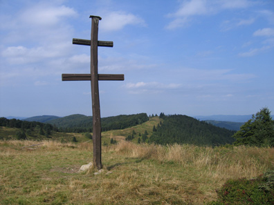 Gipfelkreuz des Velk Javornik 1.072 m. Wir haben die Beskiden verlassen und sind im slowakischen Javornik-Gebirge