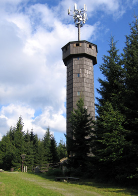 Vom Aussichtsturm auf dem Berg Čartak 982 m hat man eine berwltigende Aussicht.