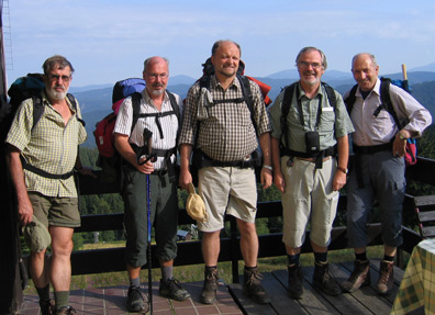 Klaus, Harald, Felix, Wolfgang und Eugen vor dem Berggasthof Fran