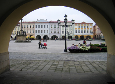 Der Marktplatz von von Nov Jičn (Neutitschein) ist mit Arkaden umgeben