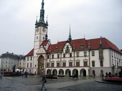 Im Zentrum von Olomouc (Olmütz) steht das ab dem 14. Jh. erbaute Rathaus 