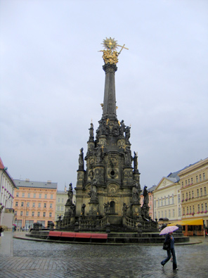 Auf dem Oberen Platz von Olomouc befindet sich die 32 m hohe Dreifaltigkeitssule.