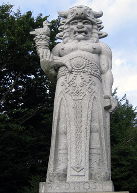 Oberhalb von Pustevny steht das Fantasie-Denkmal fr den slawischen Gott Radegast.