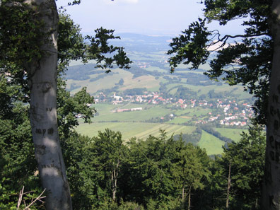 In den mhrisch-schlesischen Beskiden. Blick auf den Ort Veřovice 