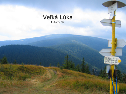 Vom Berg Minčol 1.364 m Rckblick auf den hchsten Berg der Lčansk Mal Fatra, den Veľk Lka 1.476 m