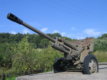 Einn russisches Geschtz am Dukla Pass