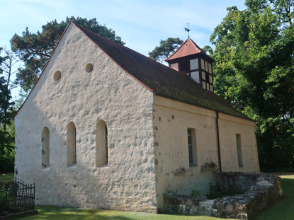 Die aus Feldsteinen errichtete Kirche in Dehmsdorf