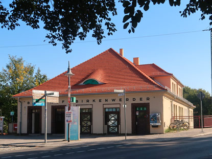 Das Empfangsgebude des Birkenwerder Bahnhofs