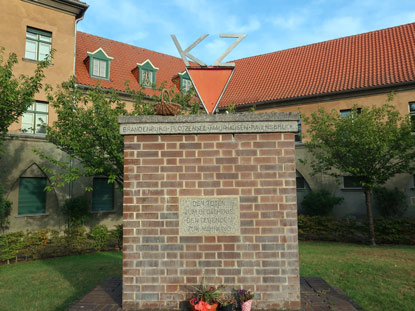 Birkenwerder: Mahnmal fr die Opfer des Faschismus von 1948