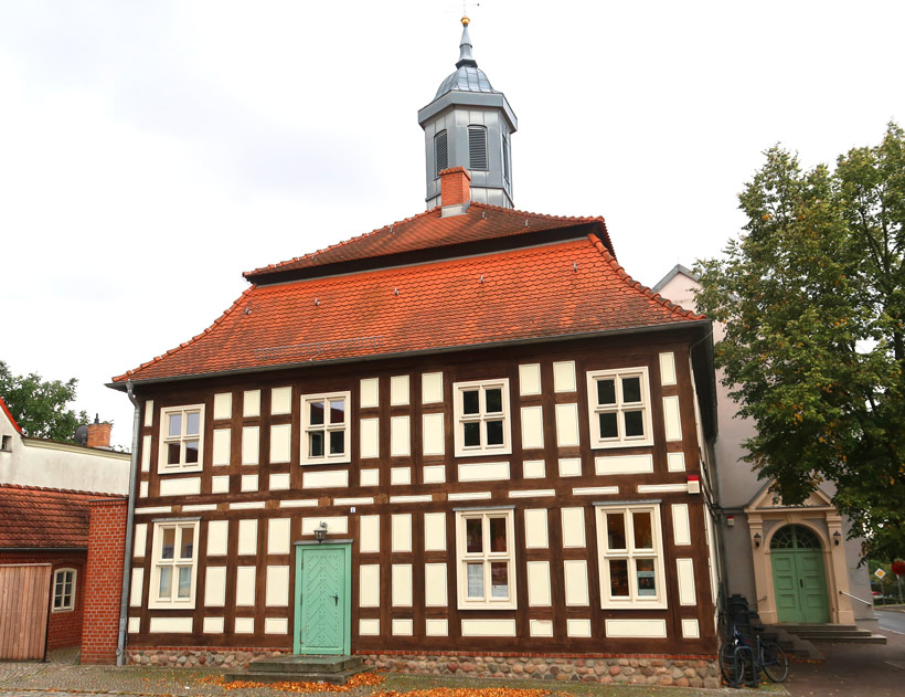 Historisches Rathaus auf dem Marktplatz von Biesenthal