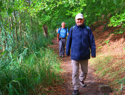 Felix und Alfred auf dem Uferweg des Liepnitzsees