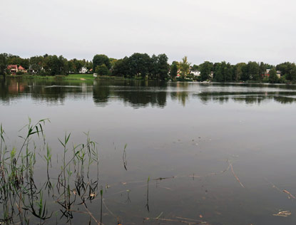 Kleiner Stienitzsee im Ort Heennickendorf