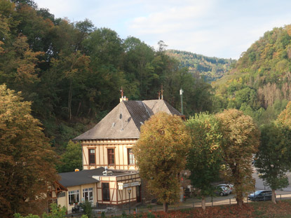 Wandern durch das Ahrtal: Der Bahnhof von Altenahr