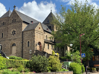 Wanderung Ahrtal: Kath. Pfarrkirche Maria Verkndung in Altenahr