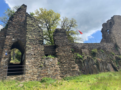 Wandern durh das Ahrtel: Ehemaliger Hauptsitz der Burg Are