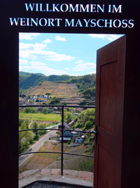 Die Tr zum Weinort Mayschoss ist geffnet