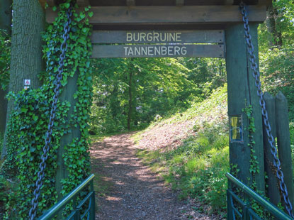 Alemannenweg im Odenwald: Brcke ber deem Graben zur Burgruine Tannenberg