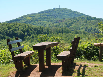 Alemannenweg im Odenwald: Blick vom Tannenberg (zurck) auf den Melibokus