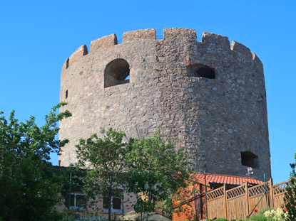 Alemannenweg: Das Bollwerk, ein Geschtzturm fr das Schloss Lichtenberg