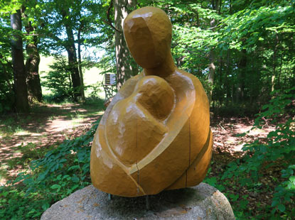 Alemannenweg Nonroder Hhe: Skulptur am Bestattungswald
