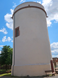 Alemannenweg: Der Bergfried (Im Volksmund "Weie Rbe") der Veste Otzberg