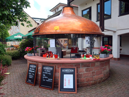 Alemannenweg Ober-Mossau: Zapfstelle im Biergarten der Brauereigaststtte Schmucker