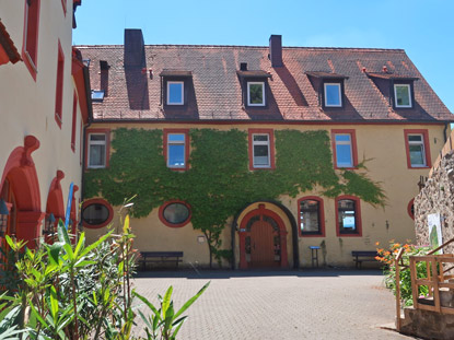 Alemannenweg Schloss Reichenberg: Ehemaliges Amtshaus, heute Tageungssttte und Caf