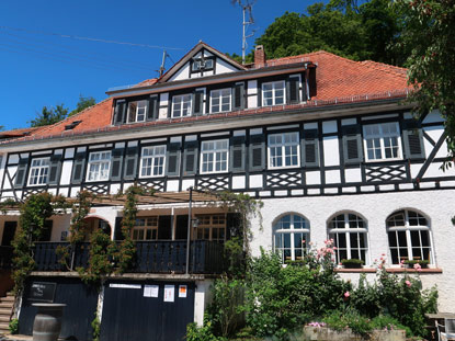 Alemannenweg Hofgut Rodenstein, ein Fachwerksbau aus dem Jahre 1919. Heute eine Gaststtte unmittelbar an der Burg Rodenstein