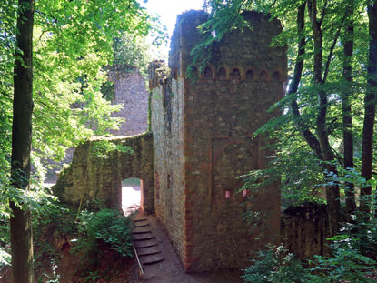 Alemannenweg Burg Rodenstein: Mhlturm, ein Torturm im Nordwesten der Burg