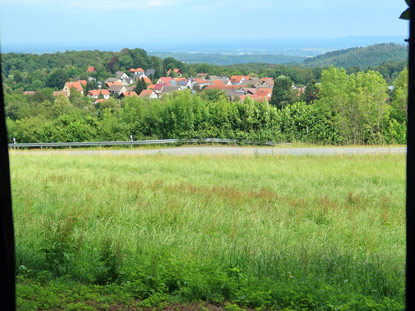 Alemannenweg bei Ltzelbach im Odenwald: Blick von der Sennhtte auf den Ort  Ltzelbach