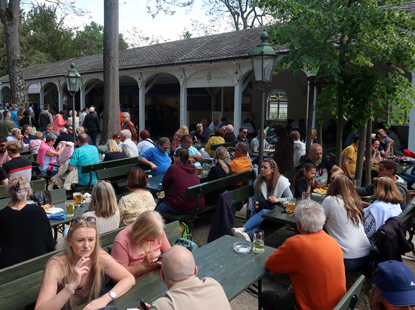 Biergarten im Park Schnbusch bei Aschaffenburg