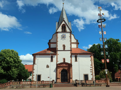 Peter und Paul Kirche in Groostheim am Marktplatz