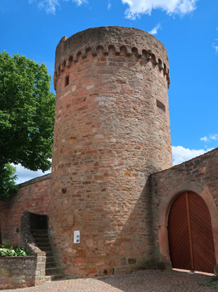 Stumpfer Turm vor 1500 erbaut, steht in Groostheim