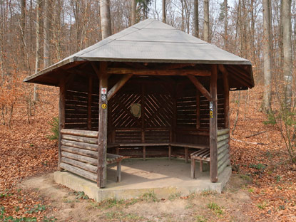 Schutzhtte am Naturdenkmal Sausteige Eiche