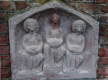 Matronen-Stein in der Villa Rustica Haselburg im Odenwald