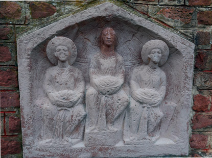 Matronen-Stein in der Villa Rustica Haselburg im Odenwald